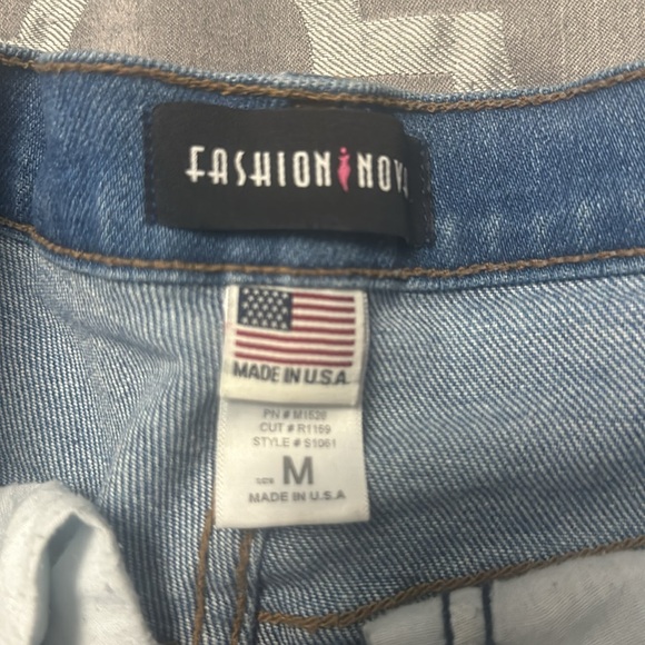 Fashion nova high-rise stretchy denim shorts - Picture 3 of 3